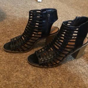 Black 2.5 inch block heeled sandals